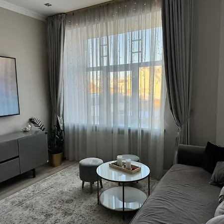 Glamorous In Centre Of דירה ריגה